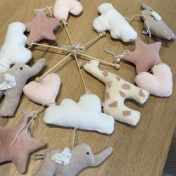 Κρεμαστό mobile κούνιας /λίκνου Safari with nude