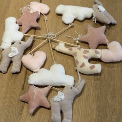 Κρεμαστό mobile κούνιας /λίκνου Safari with nude